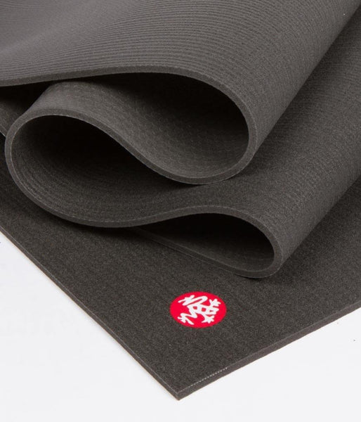 MANDUKA ブラックマットPRO Anniversary Logo 6mm Manduka PRO Yoga Mat 6mm (Black - Length 180cm) – Yogi Pants